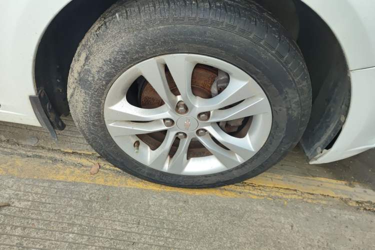 Used Chevrolet Cruze 2015 1.5L Classic SE AT Right Front Wheel Hub