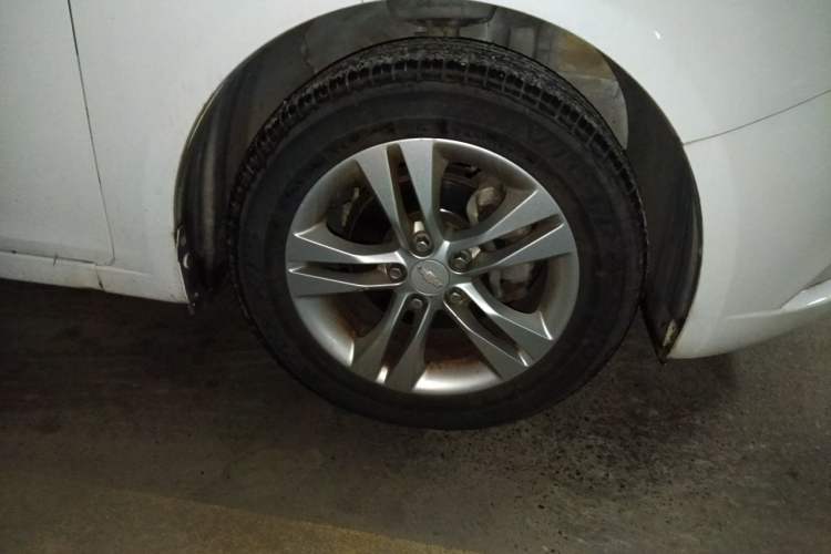 Used Chevrolet Cruze 2015 1.5L Classic SE AT Right Front Wheel Hub
