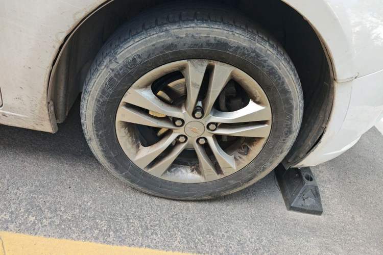 Used Chevrolet Cruze 2015 1.5L Classic SE AT Right Front Wheel Hub