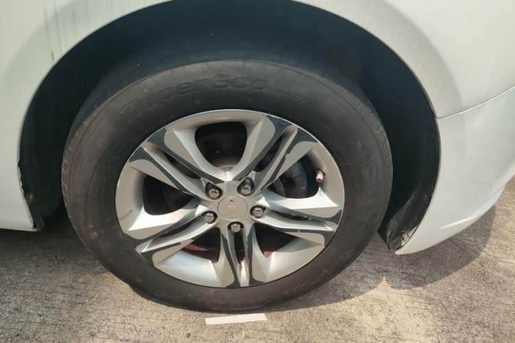 Used Chevrolet Cruze 2015 1.5L Classic SE AT Right Front Wheel Hub