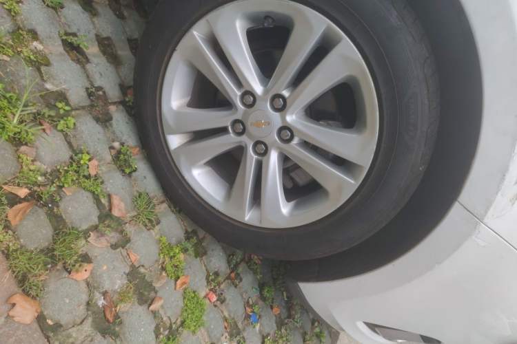 Used Chevrolet Cruze 2015 1.5L Manual Elite Edition Right Front Wheel Hub