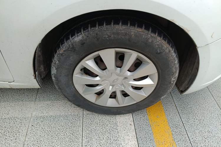 Used Chevrolet Cruze 2015 1.5L Classic SL MT Right Front Wheel Hub