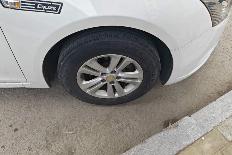 Used Chevrolet Cruze 2015 1.5L Classic SL MT Right Front Wheel Hub