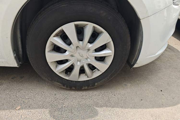 Used Chevrolet Cruze 2015 1.5L Classic SL MT Right Front Wheel Hub