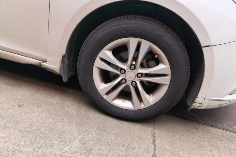 Used Chevrolet Cruze 2015 1.5L Classic SE MT Right Front Wheel Hub