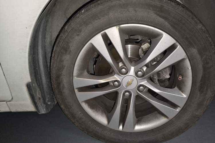 Used Chevrolet Cruze 2015 1.5L Classic SE AT Right Front Wheel Hub