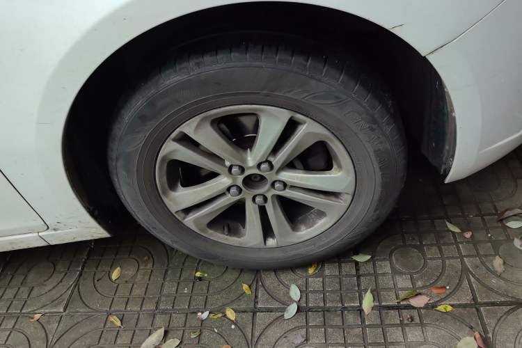 Used Chevrolet Cruze 2015 1.5L Classic SL MT Right Front Wheel Hub