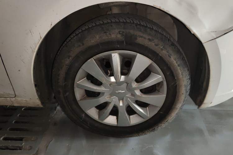 Used Chevrolet Cruze 2015 1.5L Classic SL MT Right Front Wheel Hub