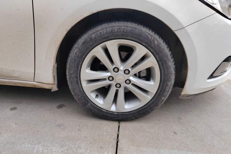 Used Chevrolet Cruze 2015 1.5L Manual Elite Edition Right Front Wheel Hub