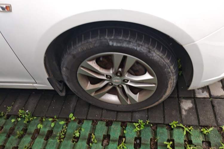 Used Chevrolet Cruze 2015 1.5L Classic SE AT Right Front Wheel Hub