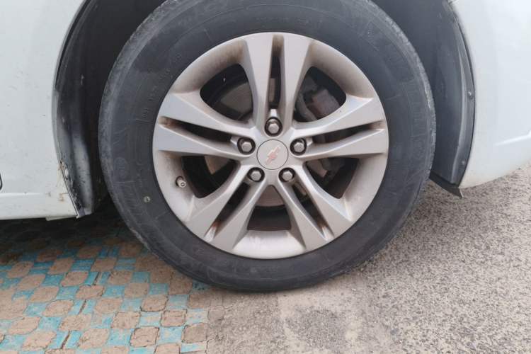 Used Chevrolet Cruze 2015 1.5L Classic SE AT Right Front Wheel Hub