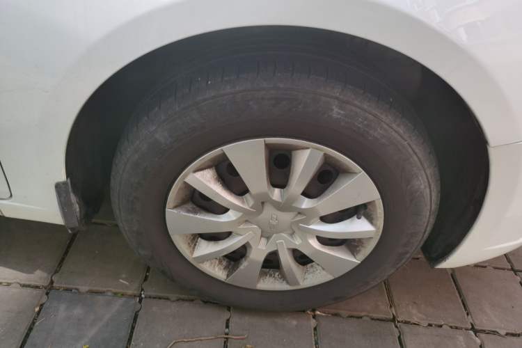 Used Chevrolet Cruze 2015 1.5L Classic SL MT Right Front Wheel Hub