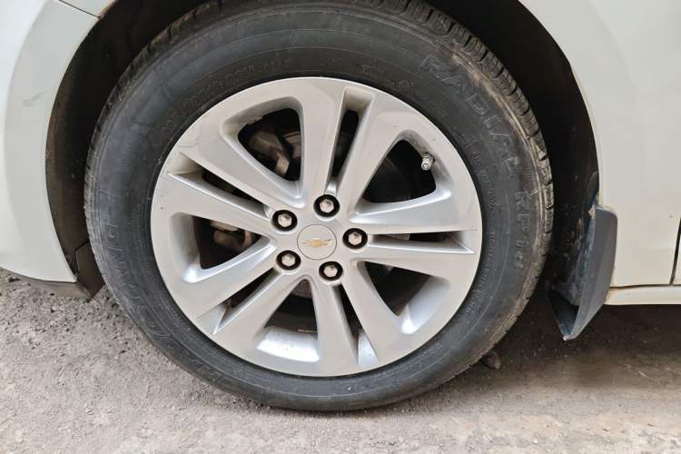 Used Chevrolet Cruze 2015 1.5L Automatic Luxury Edition Right Front Wheel Hub