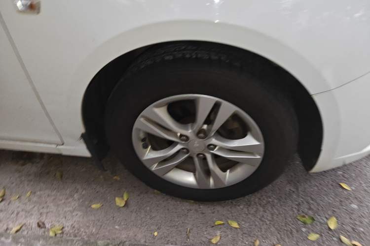 Used Chevrolet Cruze 2015 1.5L Classic SE MT Right Front Wheel Hub