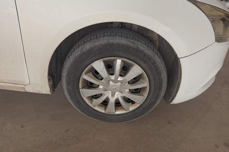 Used Chevrolet Cruze 2015 1.5L Classic SL MT Right Front Wheel Hub