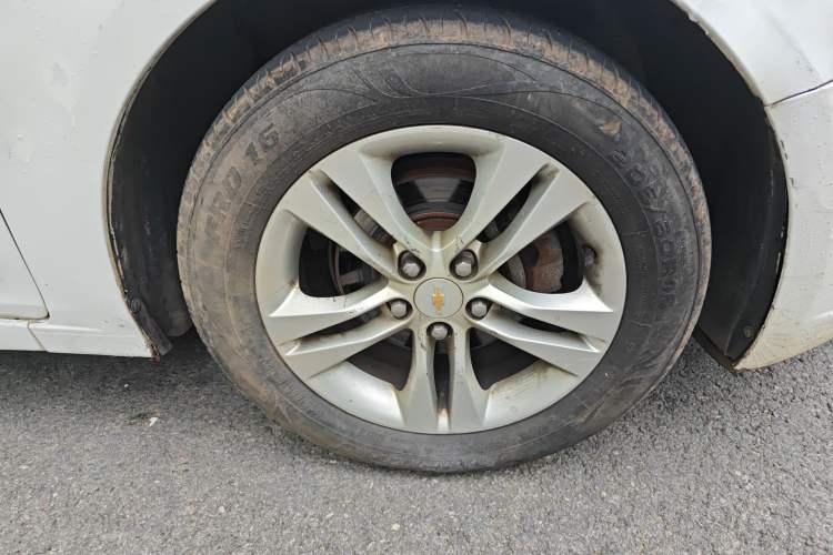 Used Chevrolet Cruze 2015 1.5L Classic SE MT Right Front Wheel Hub