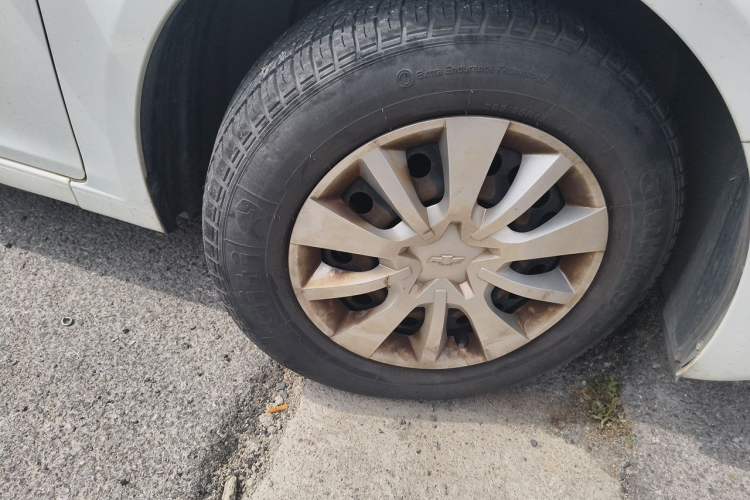 Used Chevrolet Cruze 2015 1.5L Classic SL MT Right Front Wheel Hub