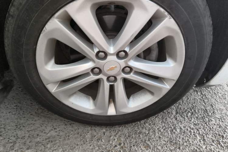 Used Chevrolet Cruze 2015 1.5L Automatic Fashion Navigation Edition Right Front Wheel Hub