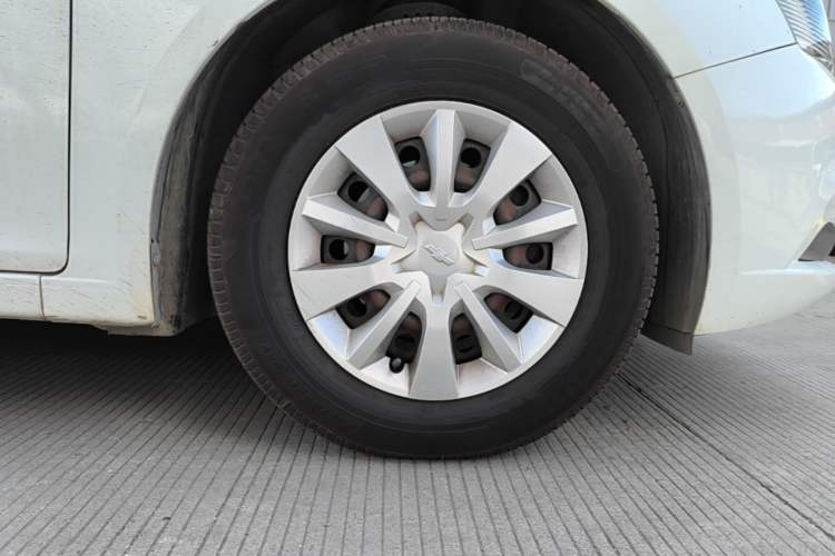Used Chevrolet Cruze 2015 1.5L Classic SL MT Right Front Wheel Hub