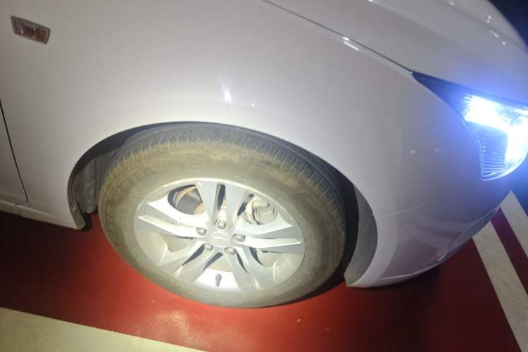 Used Chevrolet Cruze 2015 1.5L Classic SE AT Right Front Wheel Hub