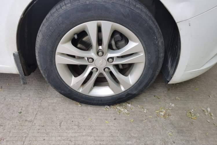 Used Chevrolet Cruze 2015 1.5L Classic SE MT Right Front Wheel Hub