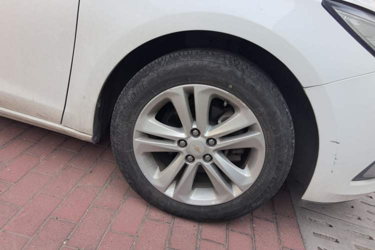 Used Chevrolet Cruze 2015 1.5L Manual Elite Edition Right Front Wheel Hub