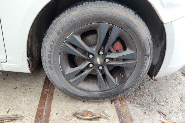 Used Chevrolet Cruze 2015 1.5L Classic SE MT Right Front Wheel Hub