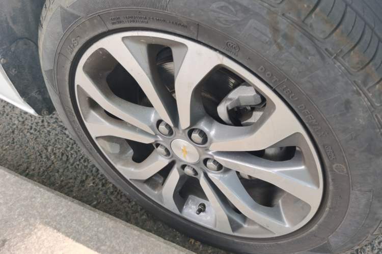 Used Chevrolet Cruze 2015 1.4T DCG Luxury Edition Right Front Wheel Hub