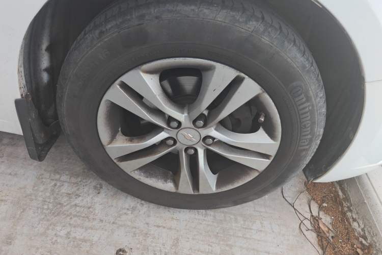 Used Chevrolet Cruze 2015 1.5L Classic SE MT Right Front Wheel Hub