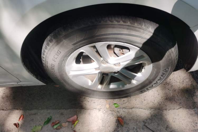 Used Chevrolet Cruze 2015 1.5L Classic SL MT Right Front Wheel Hub