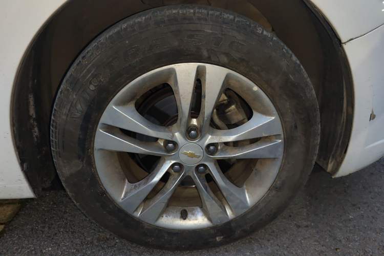 Used Chevrolet Cruze 2015 1.5L Classic SE AT Right Front Wheel Hub