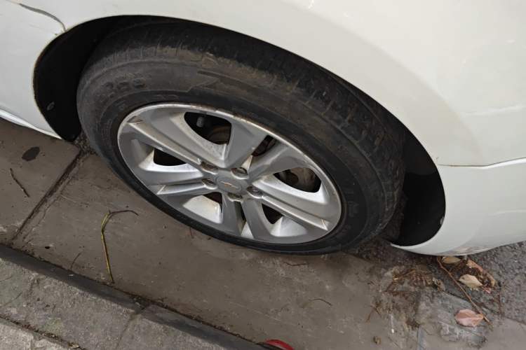 Used Chevrolet Cruze 2015 1.5L Manual Elite Edition Right Front Wheel Hub