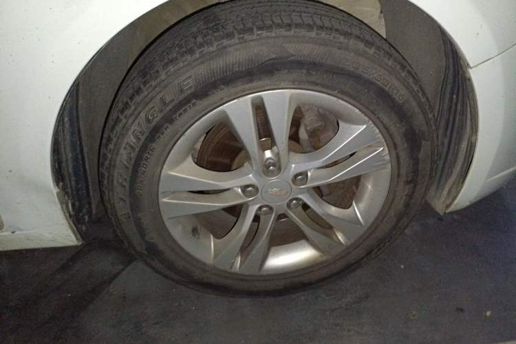 Used Chevrolet Cruze 2015 1.5L Classic SE MT Right Front Wheel Hub