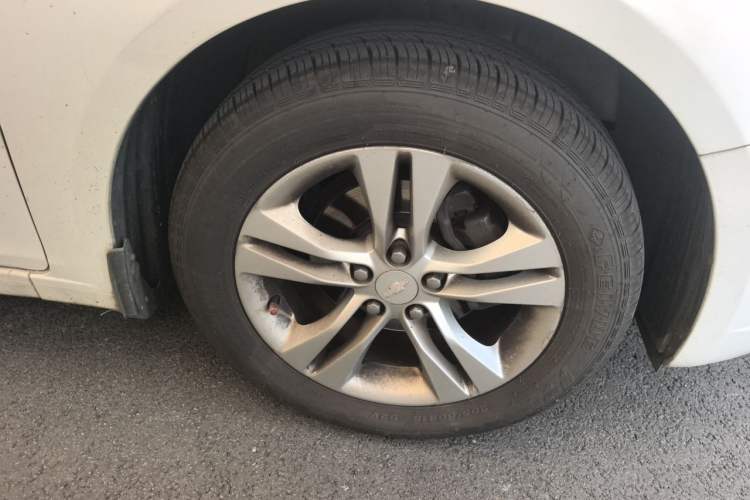 Used Chevrolet Cruze 2015 1.5L Classic SE AT Right Front Wheel Hub