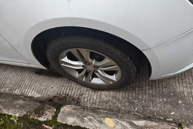 Used Chevrolet Cruze 2015 1.5L Classic SE MT Right Front Wheel Hub