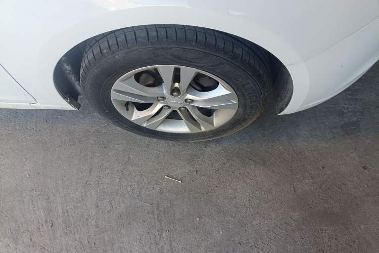 Used Chevrolet Cruze 2015 1.5L Classic SE AT Right Front Wheel Hub