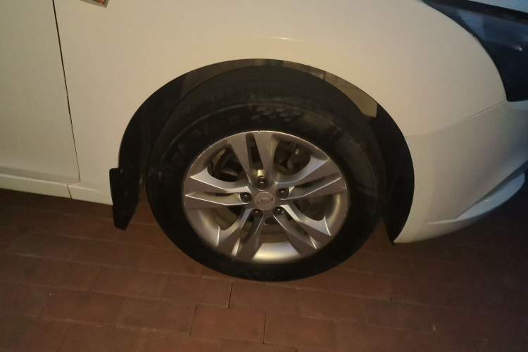 Used Chevrolet Cruze 2015 1.5L Classic SE AT Right Front Wheel Hub