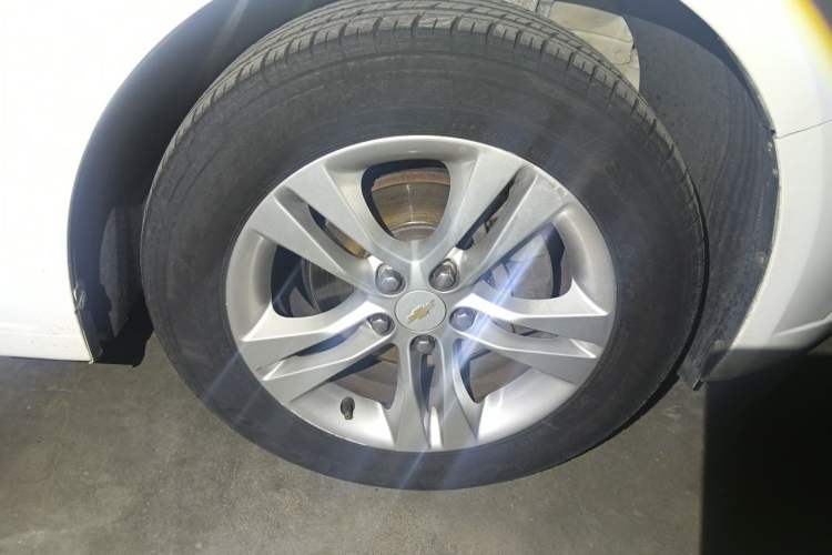 Used Chevrolet Cruze 2015 1.5L Classic SE AT Right Front Wheel Hub