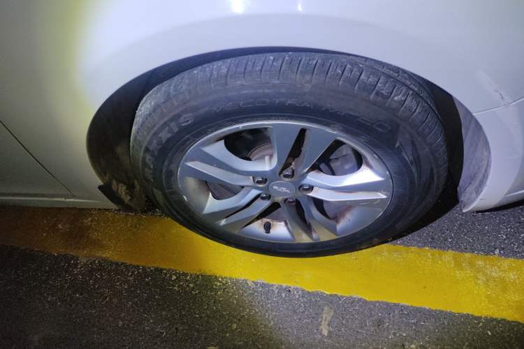 Used Chevrolet Cruze 2015 1.5L Classic SE MT Right Front Wheel Hub