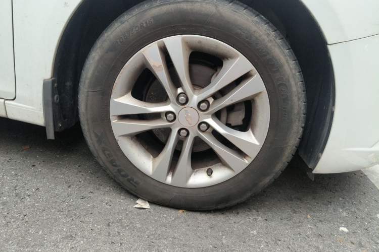 Used Chevrolet Cruze 2015 1.5L Classic SE AT Right Front Wheel Hub