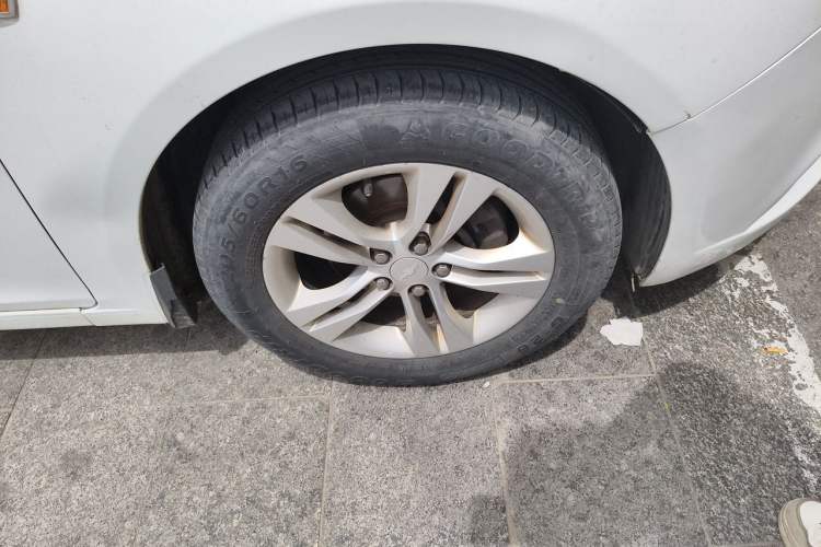 Used Chevrolet Cruze 2015 1.5L Classic SE AT Right Front Wheel Hub