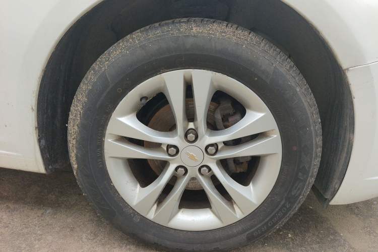 Used Chevrolet Cruze 2015 1.5L Classic SE AT Right Front Wheel Hub