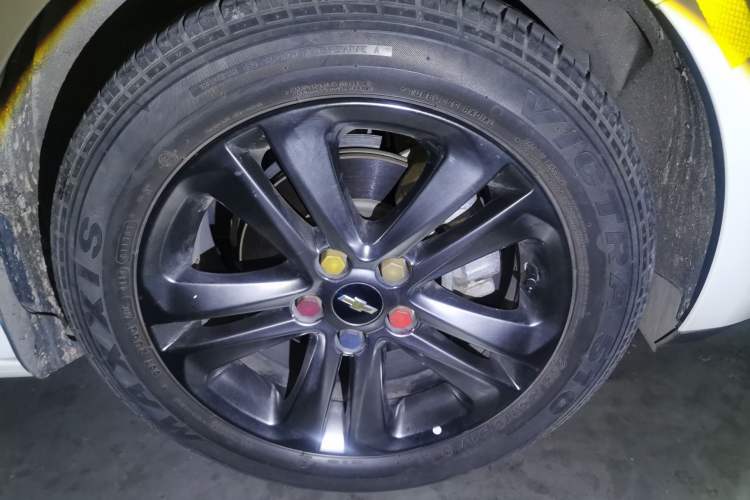 Used Chevrolet Cruze 2015 1.4T Manual Elite Edition Right Front Wheel Hub