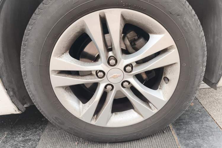 Used Chevrolet Cruze 2015 1.5L Classic SE MT Right Front Wheel Hub