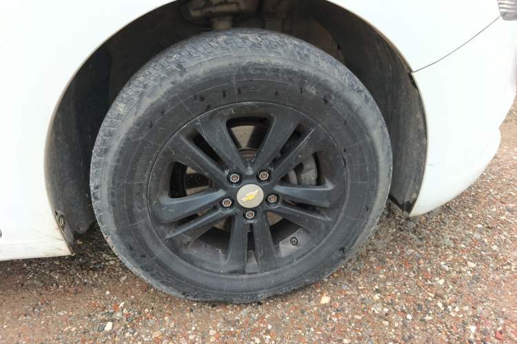 Used Chevrolet Cruze 2015 1.5L Classic SL MT Right Front Wheel Hub