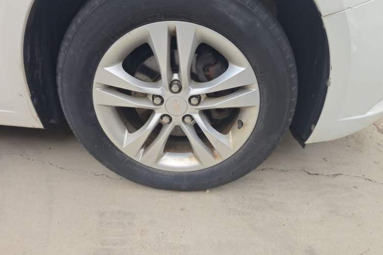Used Chevrolet Cruze 2015 1.5L Classic SE AT Right Front Wheel Hub