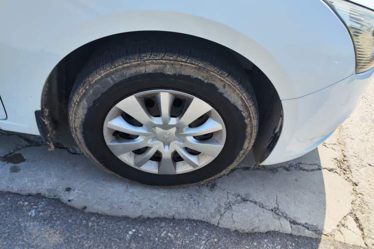 Used Chevrolet Cruze 2015 1.5L Classic SL MT Right Front Wheel Hub