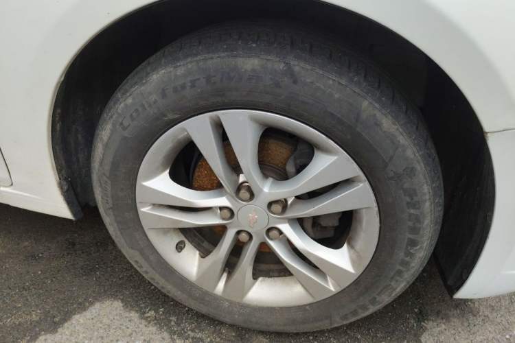 Used Chevrolet Cruze 2015 1.5L Classic SE AT Right Front Wheel Hub