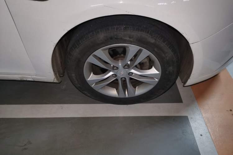 Used Chevrolet Cruze 2015 1.5L Classic SE MT Right Front Wheel Hub