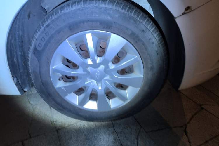 Used Chevrolet Cruze 2015 1.5L Classic SL MT Right Front Wheel Hub